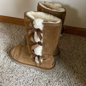Slightly worn, but still very good condition Koolaburra's by UGG.